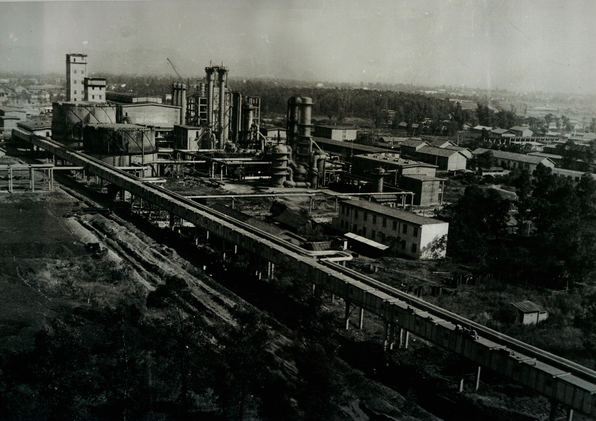 1.建廠初期柳化廠區(qū)一角。.jpg